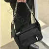 Raver Medium Bag silberfarbener Kettengliedriemen neonpink recyceltes Nylon Luxus-Designer-Umhängetaschen Reißverschluss mit zwei Enden schwarze Lederhandtasche Summer 23 Purse