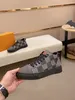 Mäns ankelstövlar snörning med andningsbara platta skor Hög toppmodesneakers Man varumärkesdesigner Walking Shoes Storlek 38-45