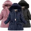 Manteau d'hiver en duvet pour filles, veste garde au chaud, conception de ceinture de taille, doublure de chapeau détachable, manteau lourd à capuche en peluche pour enfants 231117