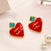 Boucles d'oreilles de la lettre de créateurs style de mode élégant grand boucle d'oreille de cœur rouge pour femmes bijoux accessoires de mariage cadeaux de haute qualité