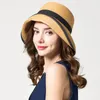 Breda randen hattar Ankomst Lady Sun Hat Kvinnliga resor Stora brimta halm Solskyddsmedel Beach Cap Folded Birthday Present B-7022