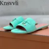 Kapcie Summer Women Kid zamszowe muły metalowe zamek dekorator podglądaczy slajdów kobiet designerka marki buty płaskie 230417