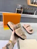 Vrouwenontwerpers schuift dames slippers mode luxe luze lederen rubberen rubberen sandalen sandalen zomer strandschoenen loafers tandwielbodems schuifregelaars met doos+stofzak