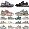 Scarpe da ginnastica sportive Scarpe da corsa Uomo Donna Nuvola di pioggia Grigio Sale marino Mattoni Legno Bodega Age of Discovery Blue Haze JJJJound Scarpe da ginnastica Jogging per ogmine buon prezzo