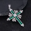 Hydrotermisk smaragdprinsessan klippt med Moissanite Melee Stone Cross Pendant för gåva