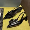 Slingback مدببة إصبع القدم القاتل القاتل الصنادل اللباس المصقول البقر البقر اوريغامي زهرة الحفل المسائي أحذية مصممة فاخرة للسيدات