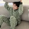 Sonbahar ve Kış Çocuklar Konforlu Ev Giyim Çizgili Yarım Kadife Bebek Erkek ve Kızlar Cilt Sıcak Pijama Seti