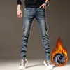 Jeans da uomo in pile da uomo 2023 inverno vintage elastici sottili spessi pantaloni di velluto caldo moda coreana maschile pantaloni in denim elasticizzato peluche 231117