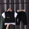 Kläder sätter barn bomullskläder sommar baby pojkar lapptäcke t skjortor shorts byxor 2sts spädbarn barn småbarnsspårar 05 år 230504