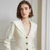 Giacche da donna Maglione lavorato a maglia beige Cardigan Donna Autunno e inverno Design avanzato Senso Ampio scollo a V Elegante Unico Slim Fit Top 231116