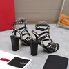 Stud Gladiator Sandals mules à talons Chunky Block heels Chaussures carrées à bout ouvert Designers de luxe pour femmes de 95 mm Sandales à talons hauts Chaussures de soirée chaussures d'usine