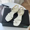 2023-Sandali da donna Scarpe romane nuove pantofole di moda firmate cinturino in perle tacco basso clip punta in pelle confortevole estate all'aperto per il tempo libero scarpe da spiaggia da viaggio