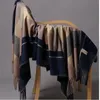 Sciarpe di marca di lusso Autunno Avvolgere Inverno Caldo Foulard Bandana Coperta femminile Sciarpa scozzese di cashmere Sciarpa da uomo con frange spesse Grandi scialli 231117