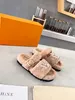 Vrouwenontwerpers schuift dames slippers mode luxe luze lederen rubberen rubberen sandalen sandalen zomer strandschoenen loafers tandwielbodems schuifregelaars met doos+stofzak