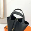 Moda feminina com trava Bolsas tipo balde Bolsas de grife de luxo Cor pura de alta qualidade Corpo transversal Bolsa de ombro Bolsas de embreagem bolsas vagabundo carteira