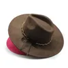 Pfirsichherz Wildleder Filzkappe Retro Französisch 9,5 cm große Krempe Woolen Fedora Hut mit Kette Herbst Winter Männer Frauen Party Kleid Zylinder Hut