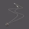 2023 Luxur Designer Halsband V Letter Red Agate Pendant Heart Necklace Women's Charm Necklace 18K Gold Designer Jewelry Gift