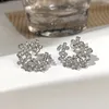 Boucles d'oreilles à tige romantique CZ fleurs pour femmes Piercing d'oreille délicat en forme de C Floral fête de mariage bijoux à la mode