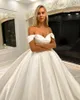 Elegante, moderne Brautkleider in Übergröße in A-Linie für die Braut, schulterfrei, Satin, Falten, drapiert, rückenfrei, Hofschleppe, Brautkleider nach Maß