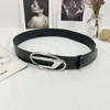 Modelo de diseñador de calidad Retro Silver Buckle Cinturón de letras para hombres y mujeres Cinturón All-Match Belt-Match Four Seasons Nuevo