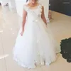 女の子のドレスは、結婚式のプリーツフリルのための白いレースの花の女の子の最初の聖体拝領特別機会ガウン