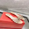Chinelos Rene Caovilla Sandálias femininas de fundo plano designer de moda laço nó strass decorativas sandálias ocas salto baixo couro genuíno grandes sapatos de praia casuais