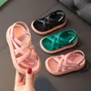 Sandálias verão feminina sandálias Flores simples adoráveis ​​crianças rosa crianças bebês bebês lazer macio sapatos de menina 230417