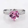 Solitaire Ring Huitan Luxe Solitaire Dames Hart Verlovingsringen AAA Roze Zirkonia Voorstelringen voor vriendin Verjaardagscadeau 231116