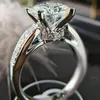 Anello solitario Huitan Classico anello di fidanzamento nuziale per le donne Brillante zirconi cristallo proposta anello anniversario regalo gioielli 231116