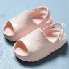 Kokosnuss Kindersandalen Sommer Antiskid weicher Außensandalen Jungen und Mädchen Baby dickes Bodenlochschuh Schuhe