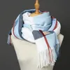 Bufandas Marca de lujo Abrigo de otoño Invierno Cálido Foulard Bandana Manta femenina Cashmere Plaid Bufanda Hombres S Grueso Fringe Chales grandes 231117