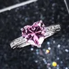 ソリティアリングHuitan Luxury Solitaire Women Heart Engagement Rings AAA Pink Cubic Zirconia Proposal Rings for Girlend Anniversary Gift 231116