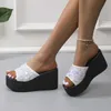 Terlik Yeni Kadınlar Platform Peep Açık Ayak parmağı Pekinleri Açık Sandalet Üzerinde Kaydırıyorlar Yüksek Takozlar Yüksek Kazlar Kalın Topuk Parti Elbise Bayanlar Bling Ayakkabıları J230417
