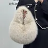 Kvällspåsar mode mjuka plysch halv måne påsar för kvinnor designer fluffy faux päls lady handväskor lyx liten tote kvinnlig vinter purses 231117