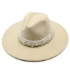 Basker 9,5 cm Big Brim Unisex Solid Color Single Side Pearl Wool Felt Jazz Fedora Hats Eleganta män Kvinnor Panama Trilby Cap grossist