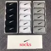 Designer Sock Mens Sock For Man Sport Sock Classic Sock for Woman Bawełniany kolor stały kolor Sippers Slapers pończochy oddychania Białą koszykówkę 946