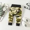 Pagliaccetti da neonato per maschietti verde militare mimetico con stampa di lettere con cappuccio e maniche lunghe, pantaloni in due pezzi 231117