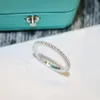 Tasarımcı Mücevher Klasikleri Kadınlar için Simple Hissling Sterling Silver Ring Ladies Klasik Altı-Claw Pırlanta Tasarımcı Yüzük Doğum Günü Hediyesi Kadın Erkek Yıldönümü Hediyesi