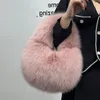 Kvällspåsar mode mjuka plysch halv måne påsar för kvinnor designer fluffy faux päls lady handväskor lyx liten tote kvinnlig vinter purses 231117