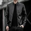 メンズジャケット秋の革のソリッドカラースリムPU高品質のブラックカーキメンズレザージャケット231116