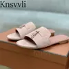 Kapcie Summer Women Kid zamszowe muły metalowe zamek dekorator podglądaczy slajdów kobiet designerka marki buty płaskie 230417