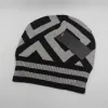 Bonnet d'hiver de luxe pour femmes, chapeau de crâne, chapeau de ski, masque Snapback, coton unisexe, panneau en cachemire, lettre de luxe, extérieur, coupe-vent, bonnet décontracté