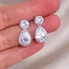 Klassisk sliverfärgvattendroppformad kubik zirkoniumkristallörhängen för kvinnor romantiska bröllop smycken för brudar brudtärna örhängen.