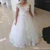 女の子のドレスは、結婚式のプリーツフリルのための白いレースの花の女の子の最初の聖体拝領特別機会ガウン