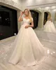 Elegantes vestidos de novia de encaje de talla grande para novia, apliques de hombros descubiertos, mangas cortas, plisados de organza, vestidos de novia de tren de barrido para fiesta de boda por encargo