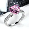 ソリティアリングHuitan Luxury Solitaire Women Heart Engagement Rings AAA Pink Cubic Zirconia Proposal Rings for Girlend Anniversary Gift 231116