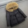 冬の膨らみジャケット女性ラージナチュラルアライグマフーデッド90％アヒルダウンコートメスウォームサッシタイパーカーの防水