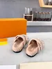 Vrouwenontwerpers schuift dames slippers mode luxe luze lederen rubberen rubberen sandalen sandalen zomer strandschoenen loafers tandwielbodems schuifregelaars met doos+stofzak