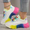 Klänningskor kvinnliga plattform kilar sneakers spring höst blandade färger pappa skor runda huvud löpande tränare zapatilla de mujer t231117