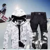 Tute da sci Addensare Tuta da sci calda Uomo Donna Inverno Antivento Impermeabile Guanti da sci Giacca da snowboard Pantaloni Set Uomo Taglie forti 3XL 231116